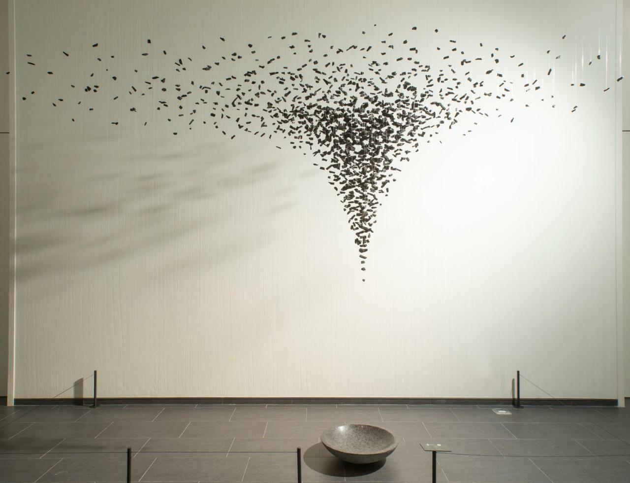 ムー ジャオシー ホテル 礁渓郷 エクステリア 写真 Installation view of the exhibition "The World of the World" at the Museum of Modern and Contemporary Art, Seoul, 2012